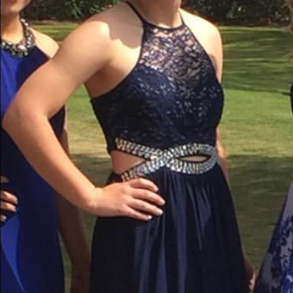 formal dress fits size 4 or 6